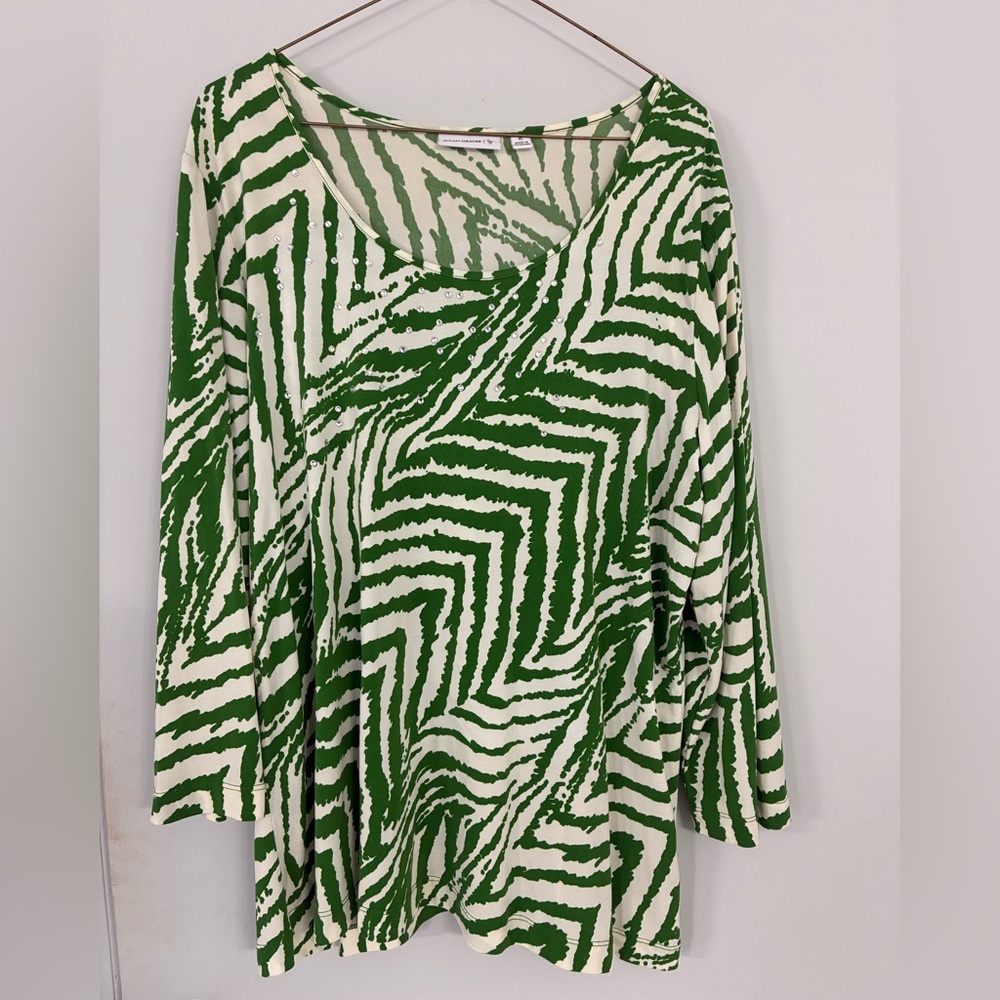 Green and White Patterned Top